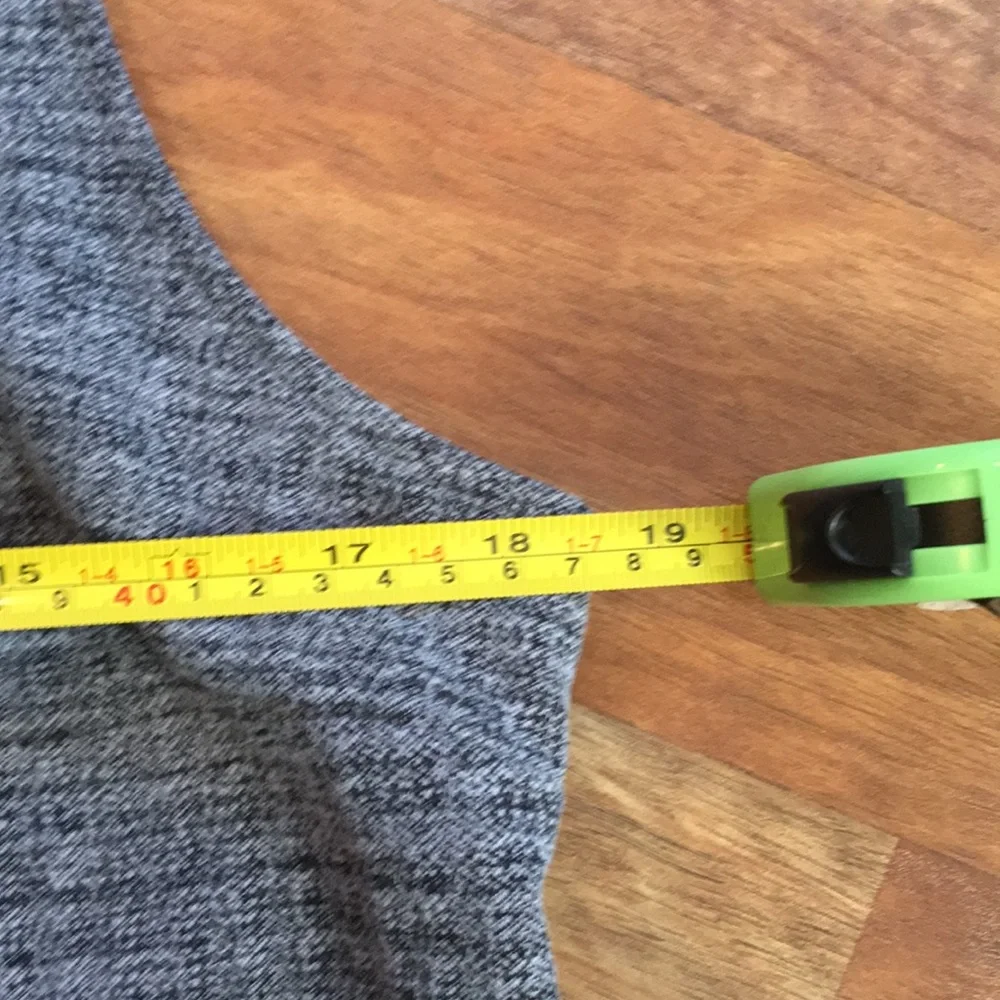 EUC Banana republic sleeveless shirt - Picture 5 of 14